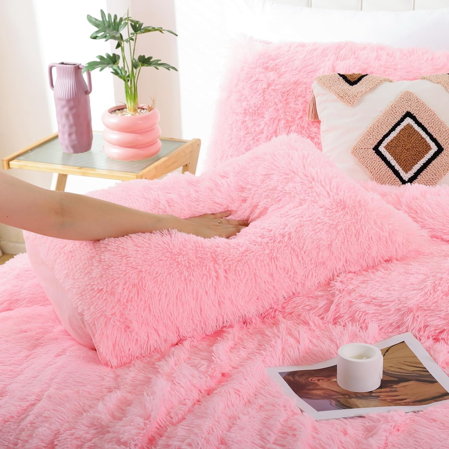 Faux Fur Pink Comforter Set Queen Size 3Pcs Fluffy Fuzzy Plush Comforter Set, Double-Sided Bedding Set (1 Faux Fur Comforter + 2 Faux Fur Pillowcases)